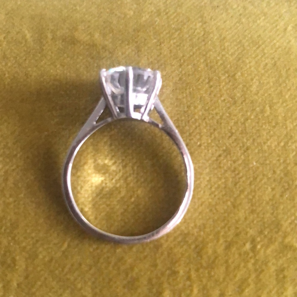 New 3 carat cubic zirconia solitaire. Cathedral basket setting, solid 925 - Picture 3 of 9
